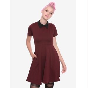 HOT TOPIC Burgundy Dress Black Lace Collar Skater Dress Size Jrs Large